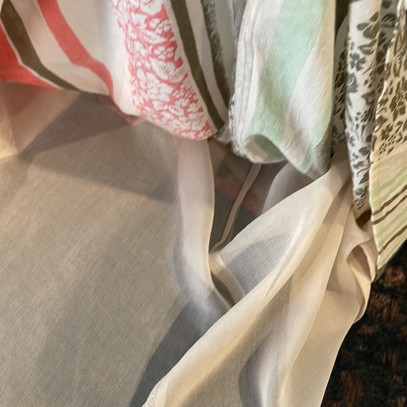 SOLD❤️❤️❤️ Cabi Whisper gauze crochet lace trim tank - Picture 5 of 7